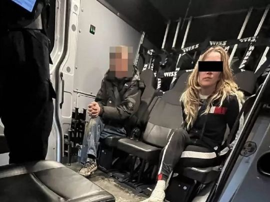 Кусала і лякала туберкульозом: у Польщі п'яна українка напала на поліцейського