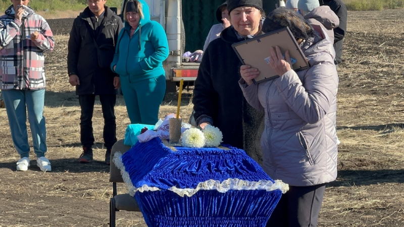 Навіть після пережитого не всі у селі розірвали зв’язок з рф: мешканка Харківщини втратила чотирьох найдорожчих людей під час ракетного удару