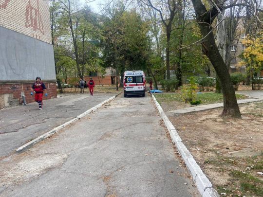 Співробітники військової адміністрації Херсона потрапили під обстріл окупантів: є загиблі та поранені (фото, відео)