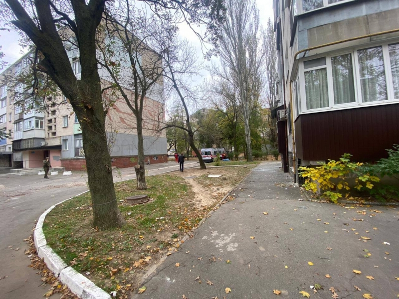 Співробітники військової адміністрації Херсона потрапили під обстріл окупантів: є загиблі та поранені (фото, відео)