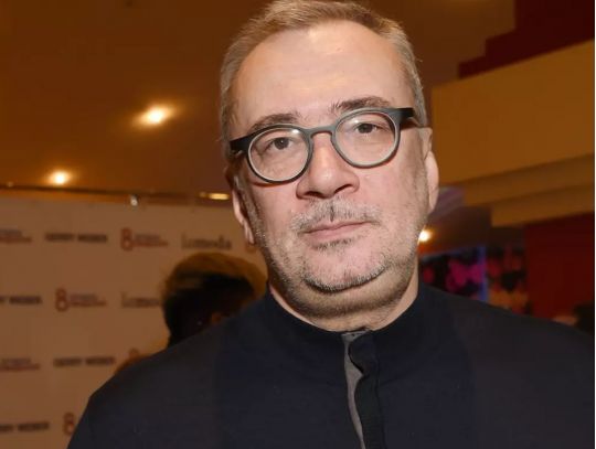 Став між братом і своєю «коханкою»: Меладзе в Берліні вийшов на сцену з Тарасовою