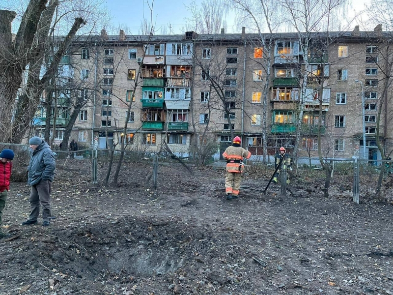 У мережі показали наслідки нічної атаки дронів на Києва (фото, відео)
