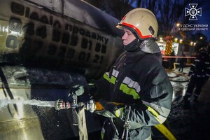 В Одессе горел и мог взорваться газовоз: подробности