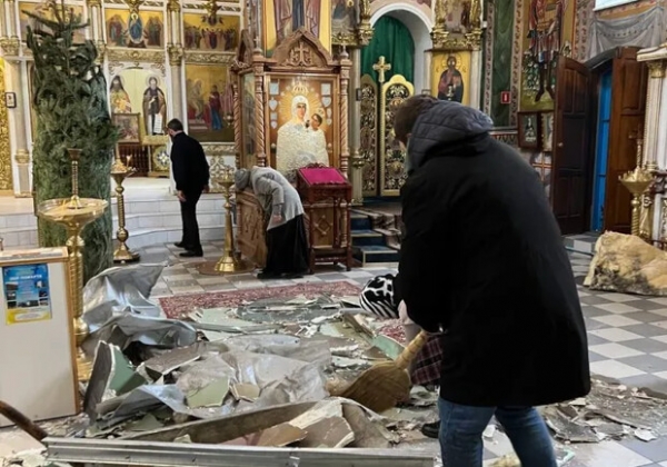Во время обстрела Одессы священнослужителя едва не задело потолком (видео)