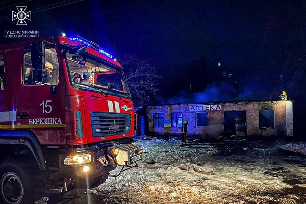 В Одесской области горели жилой дом и аптека: пожарные спасли двух младенцев