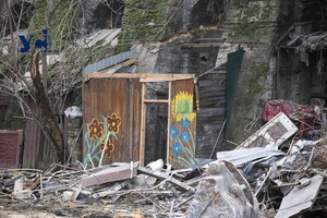 В центре Одессы сносят дом, пострадавший во время ракетного удара