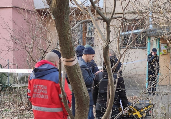 В Одессе неадекватный мужчина взял в заложники женщину и ребенка: что известно
