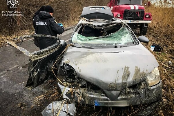 В Одесской области спасатели изъяли из воды автомобиль и двух погибших