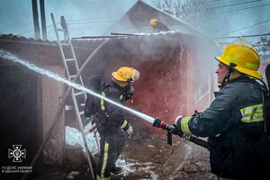 В Одесской области горели жилой дом и аптека: пожарные спасли двух младенцев
