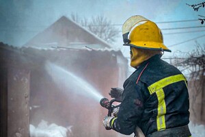 В Одесской области горели жилой дом и аптека: пожарные спасли двух младенцев