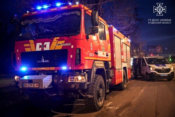 В Одессе горел и мог взорваться газовоз: подробности