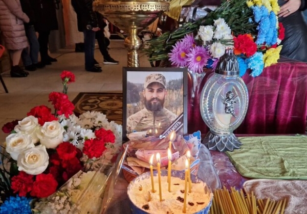 Погиб за несколько дней до 32-летия: в Одесской области простились с военным Эдуардом Пельтеком