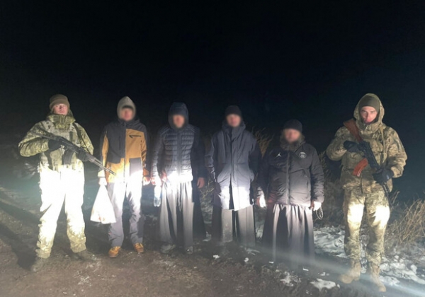 В Одесской области клирик УПЦ МП "переправил" мужчин в рясах за границу: он взял 12 000 долларов