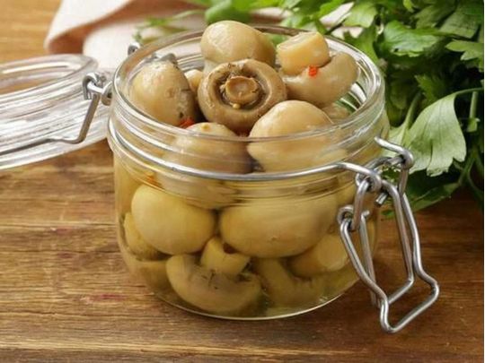 Мариновані печериці на святковий стіл: просто та смачно