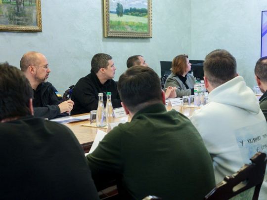 Металошукачі та поліцейські на вході: Кабмін вирішив посилити захист українських школярів