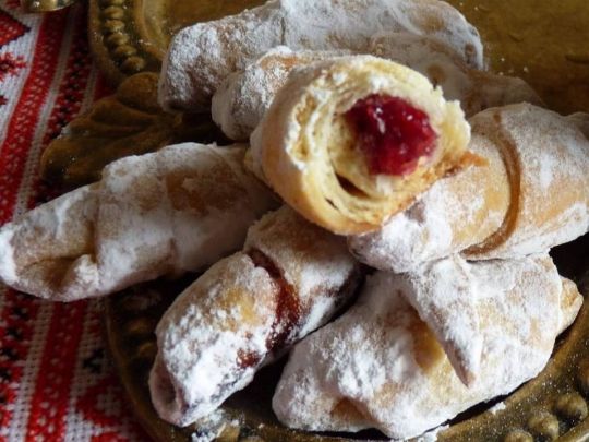 Рогалики з трояндовим варенням: смакота до ранкової кави