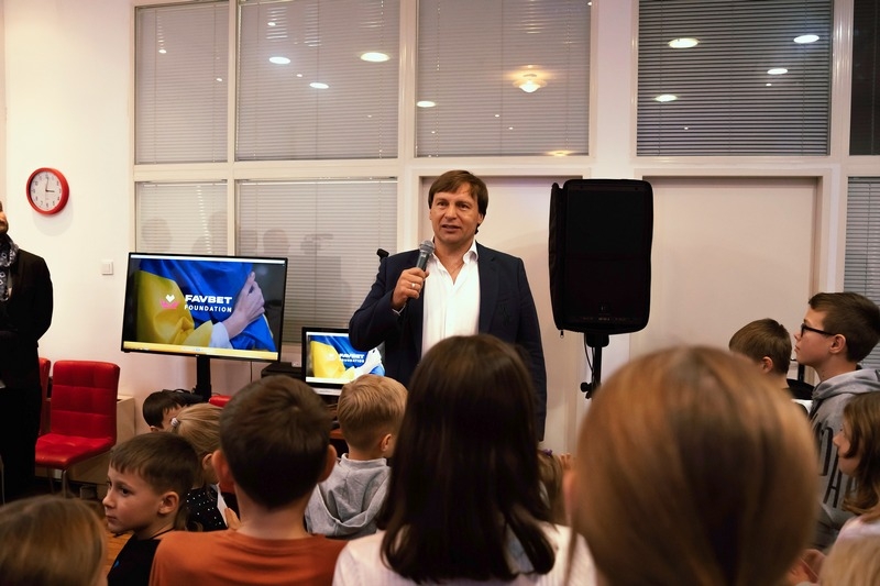 Розваги, солодощі та подарунки: Favbet Foundation влаштував свято Миколая для українських дітей у Загребі