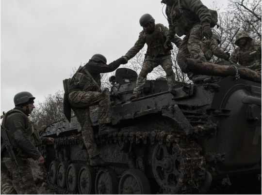 Вісім сотень російських нацистів, 9 танків та 19 бронемашин: в Генштабі назвали втрати ворога за добу