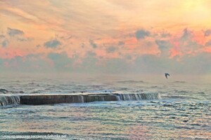 В Одессе наблюдали как "парит" море (фото, видео)