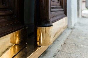 В Одессе отреставрировали еще одну старинную дверь