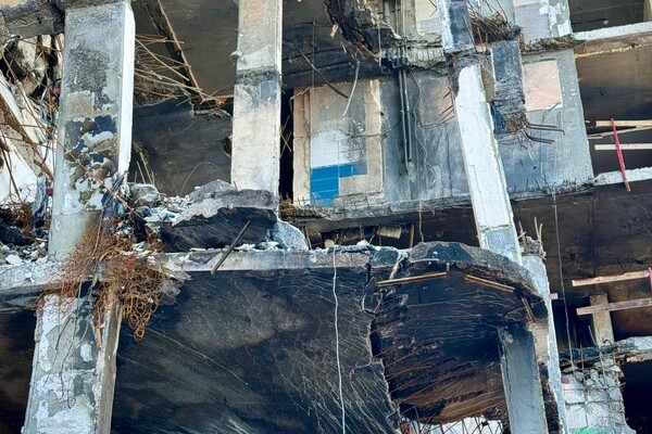 Дом на улице Средней, попавший под российский обстрел, может обрушиться