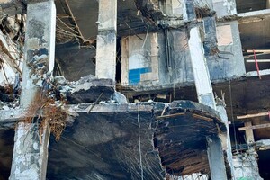 Дом на улице Средней, попавший под российский обстрел, может обрушиться