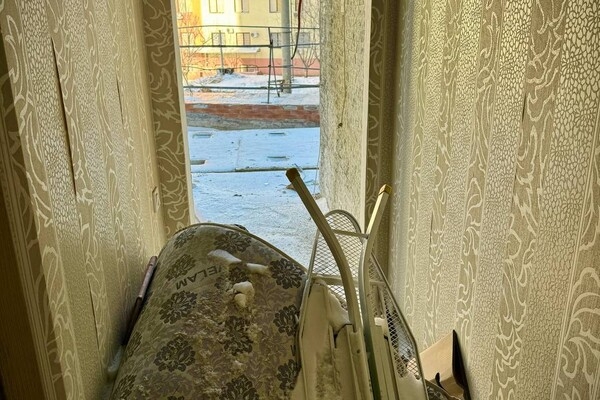 Дом на улице Средней, попавший под российский обстрел, может обрушиться