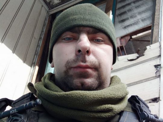 «Чоловік приходить у снах і благає про допомогу»: батько 3 дітей та військовий медик 20 місяців в полоні, дружина відважилась на крок відчаю