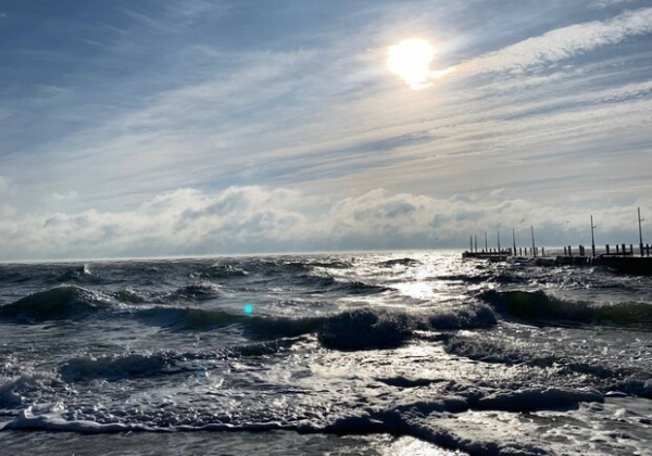 Сосульки, снег и шторм: какая обстановка на море в Одессе