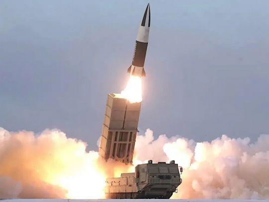 Північнокорейські ракети та азійська бавовна: хто й як допомагає росіянам вбивати українців