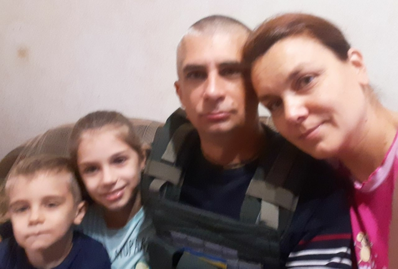 «Понад рік тому Віктор зник безвісти разом з двома побратимами під Бахмутом»: дружина захисника отримала інформацію, що її чоловік дивом вижив