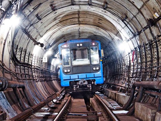 Потрібно розкриття котловану: названо попередні висновки, що спричинило аварійний стан тунелю на «синій» гілці метро в Києві