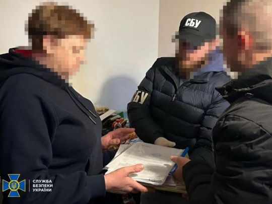 Віддала окупантам машини швидкої допомоги для викрадення дітей: колаборантку з Херсона спіймали на кордоні з Польщею (фото)