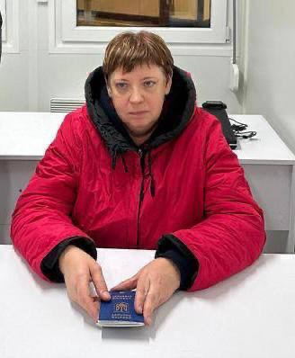 Віддала окупантам машини швидкої допомоги для викрадення дітей: колаборантку з Херсона спіймали на кордоні з Польщею (фото)