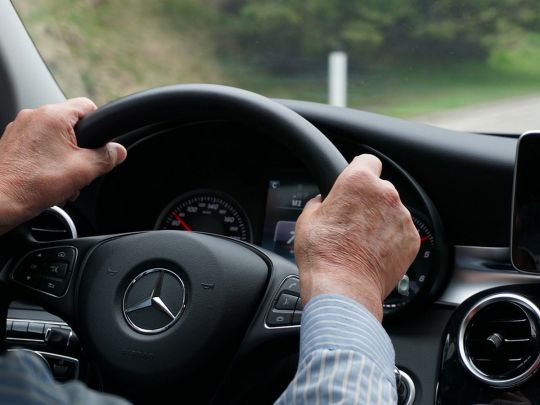 Здатність пенсіонерів керувати авто почнуть перевіряти за допомогою нових технологій: що відомо
