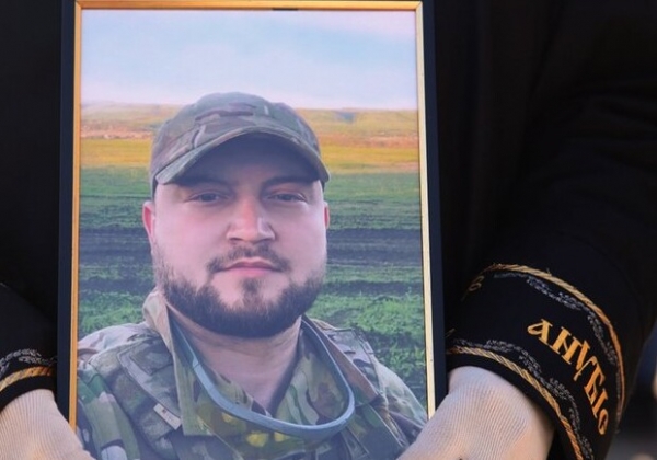 В Одесской области простились с военным, семья которого погибла от удара РФ по ЖК "Тирас"