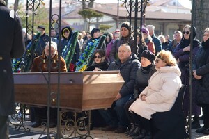В Одесской области простились с военным, семья которого погибла от удара РФ по ЖК "Тирас"