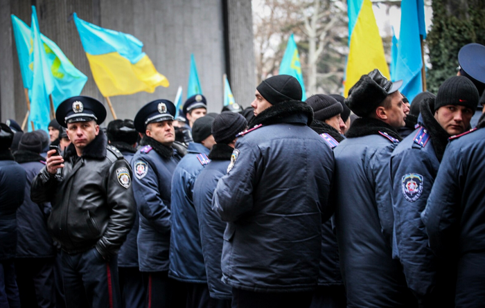 Найбільша бійка виникла біля дверей Верховної Ради Криму: 10 років тому кримські татари спробували завадити російській окупації півострова