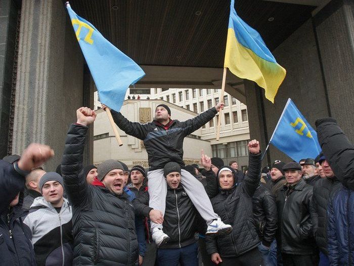 Найбільша бійка виникла біля дверей Верховної Ради Криму: 10 років тому кримські татари спробували завадити російській окупації півострова