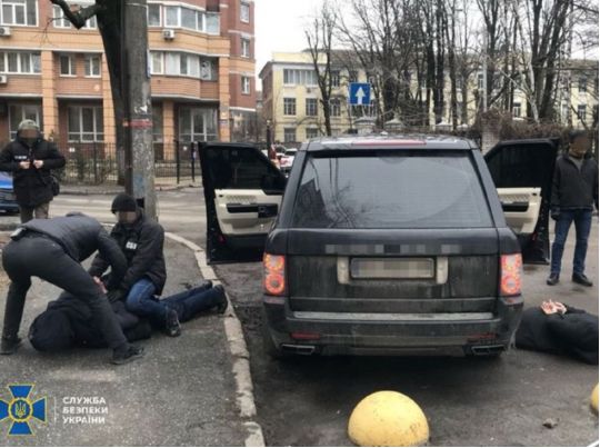 Вимагали 60 тисяч доларів за двох полонених воїнів ЗСУ: правоохоронці затримали ділків, які наживались на біді родичів