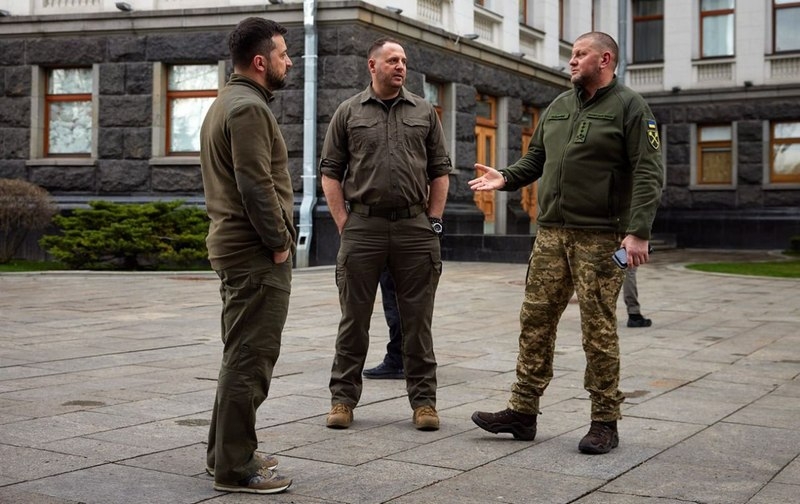 «Є побоювання, що плануванням війни почнуть займатися Безугла разом з Єрмаком», — політолог Віктор Бобиренко
