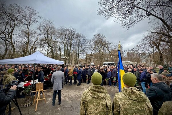 В Одессе провели в последний путь бывшего первого заместителя мэра Сергея Тетюхина, который погиб от российскй ракеты