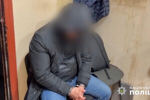 В Одессе двое воруженных грабителей ворвались в квартиру и увезли хозяина в ломбард