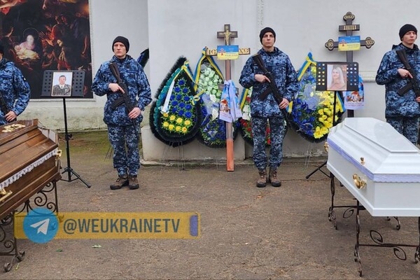 В Одессе попрощались с семьей военных, погибшей в результате атаки 2 марта