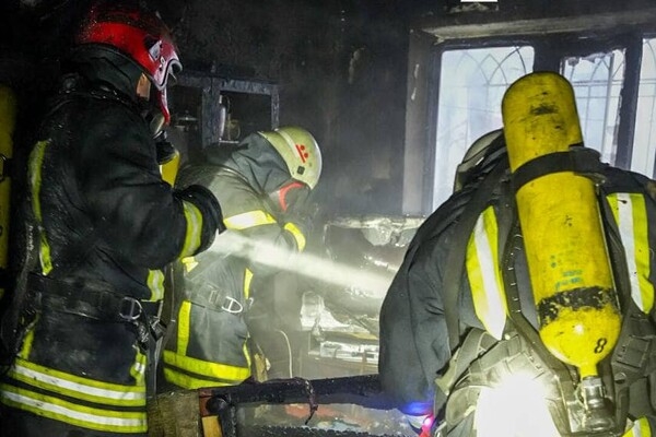 На Героев Крут в пожаре серьезно пострадали два человека