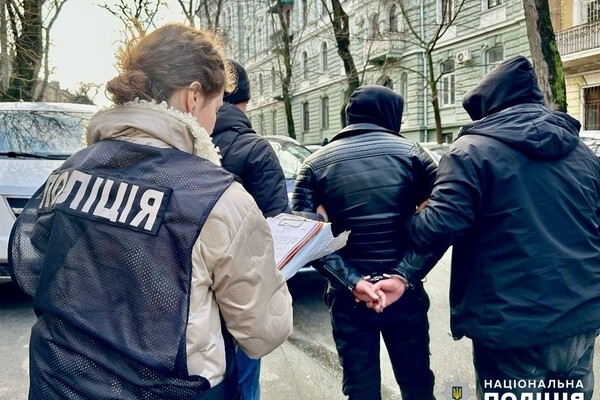 Одессит предлагал за взятку за членство в организации "антикоррупционеров"