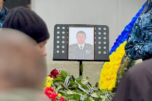 В Одессе попрощались с семьей военных, погибшей в результате атаки 2 марта