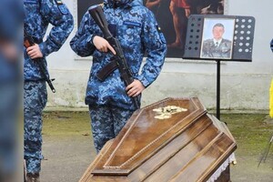 В Одессе попрощались с семьей военных, погибшей в результате атаки 2 марта