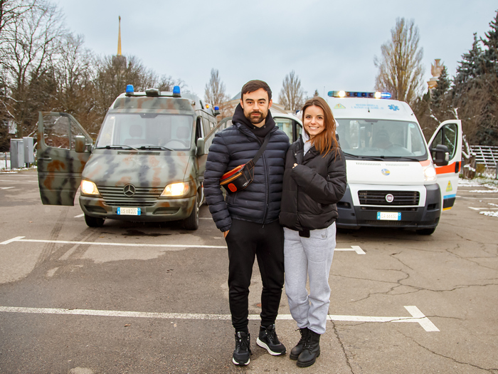 «Брата знайшли під завалами будинку — він так і лежав у ванній, тримаючи в руках «тривожну валізку»: популярний актор про випробування під час великої війни