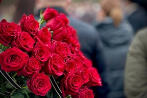 В Одессе попрощались с семьей военных, погибшей в результате атаки 2 марта